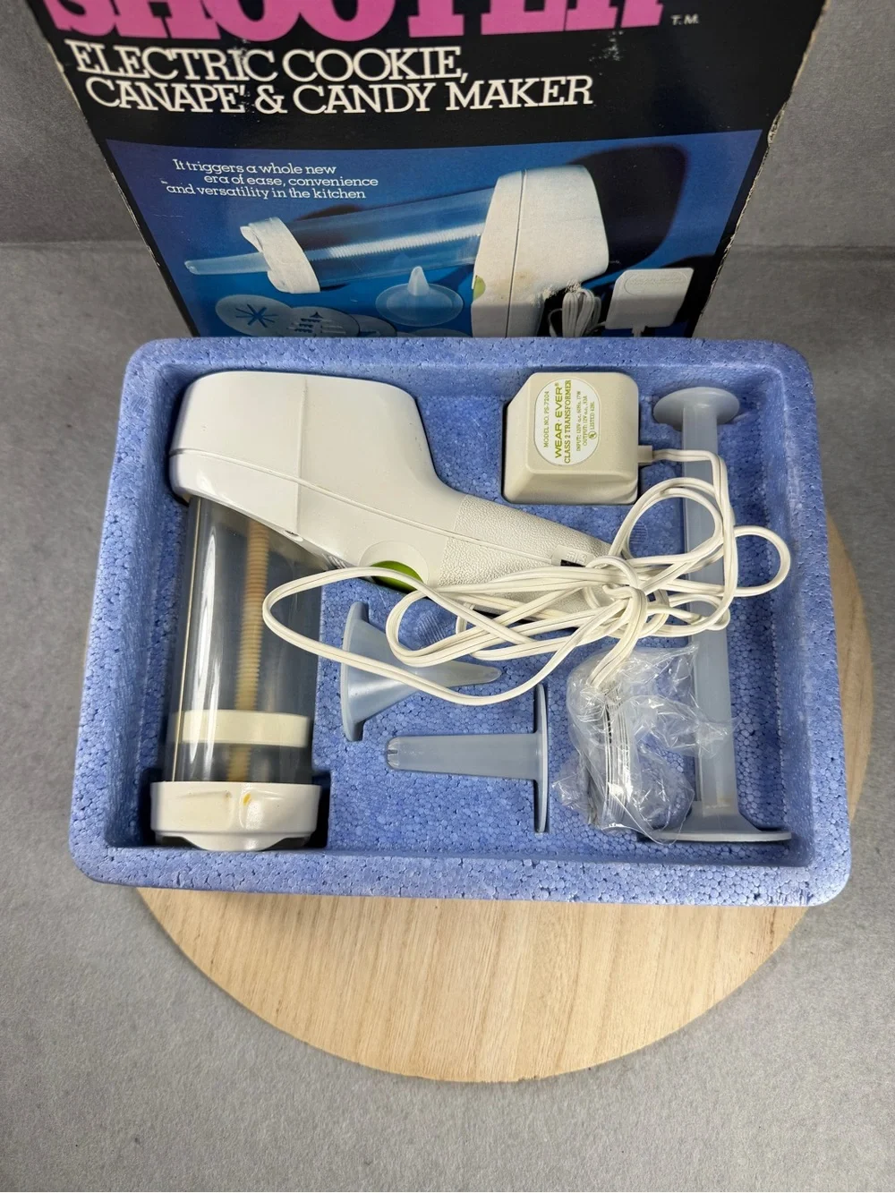 Vintage Wear-Ever Super Shooter Electric Cookie Press Complete Model 70001